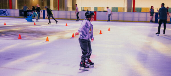 ⁦כרטיסיה ל-20 כניסות להחלקה בהיכל הקרח BLUE ICE ARENA אשדוד - מלא מוגבל!⁩ – תמונה ⁦22⁩