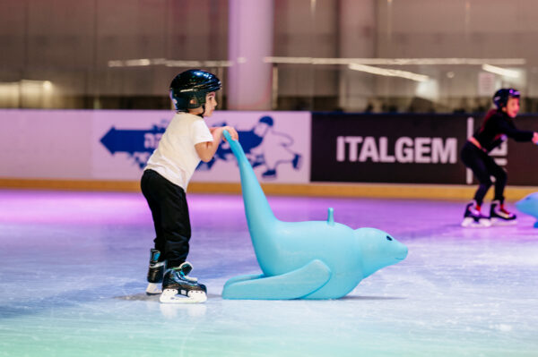 ⁦כרטיסיה ל-20 כניסות להחלקה בהיכל הקרח BLUE ICE ARENA אשדוד - מלא מוגבל!⁩ – תמונה ⁦15⁩