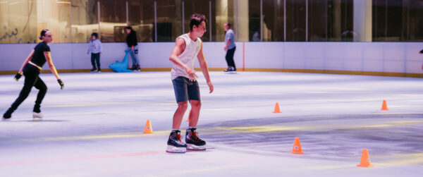 ⁦כרטיסיה ל-20 כניסות להחלקה בהיכל הקרח BLUE ICE ARENA אשדוד - מלא מוגבל!⁩ – תמונה ⁦14⁩